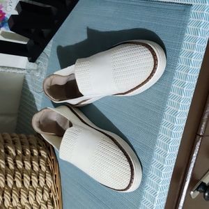 UGG Sammy Slip on sneakers size 7